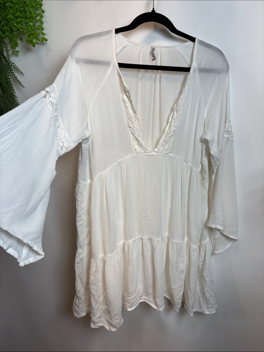 Raviya White Bohemian V-Neck Tunic with Lace Trim
